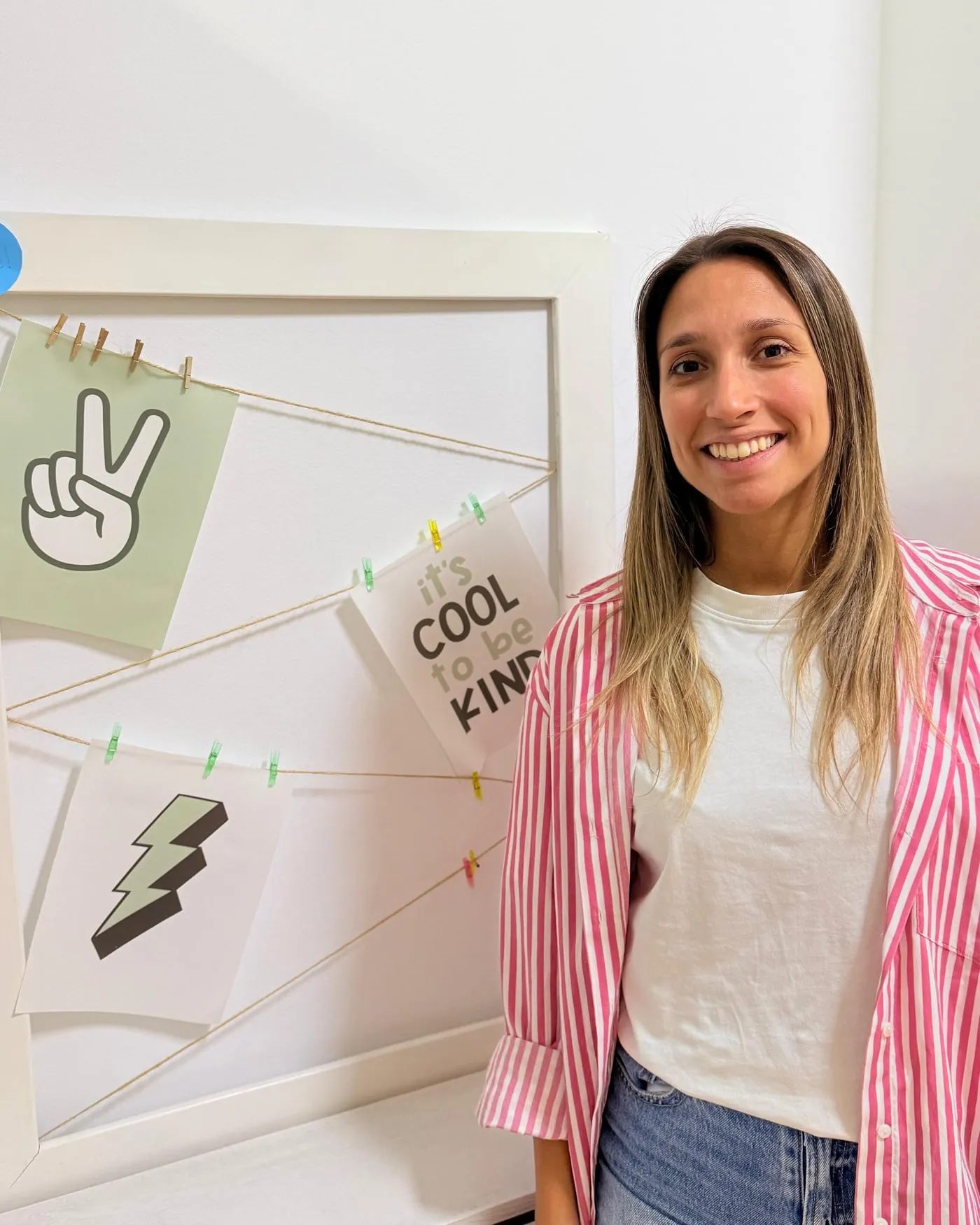Andrea Durán, psicóloga general sanitaria, en la sala de trabajo infanto-juvenil